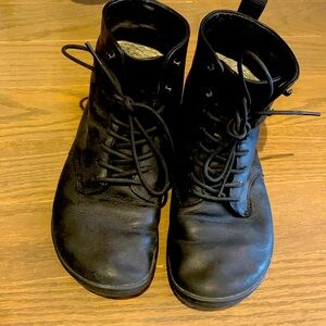 Vivo barefoot black leather boot size 5.5